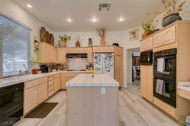 7813 Waterfalls Avenue, Las Vegas, NV 89128