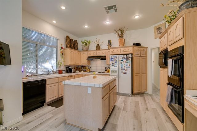 7813 Waterfalls Avenue, Las Vegas, NV 89128