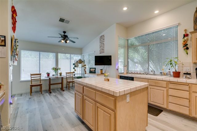 7813 Waterfalls Avenue, Las Vegas, NV 89128