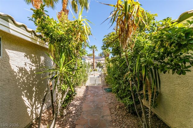 7813 Waterfalls Avenue, Las Vegas, NV 89128