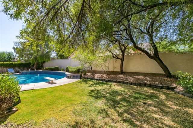7813 Waterfalls Avenue, Las Vegas, NV 89128
