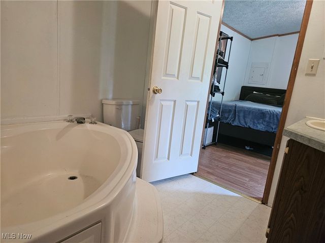 157 W Monroe Circle, Jefferson, OH 44047