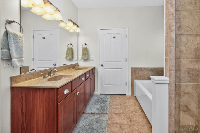 1822 Oak Grove Lane, Hamilton Twp, OH 45039