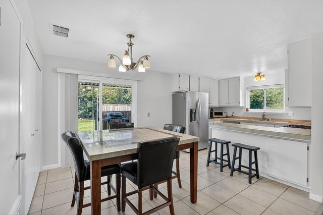 5640 Casa Grande Ave, Rocklin, CA 95677