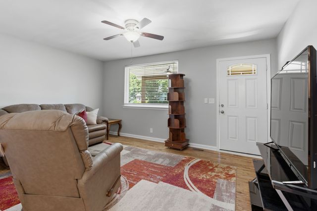 612 Wilkinson Ln, White House, TN 37188