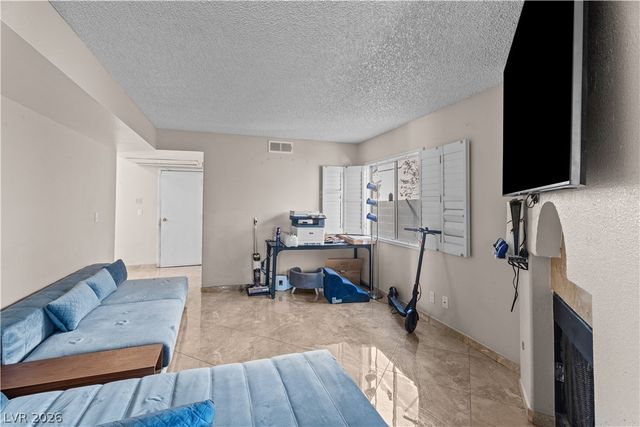 1972 Weenap Drive, Las Vegas, NV 89108