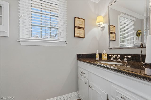 2033 Red Coach Road NW, North Canton, OH 44720