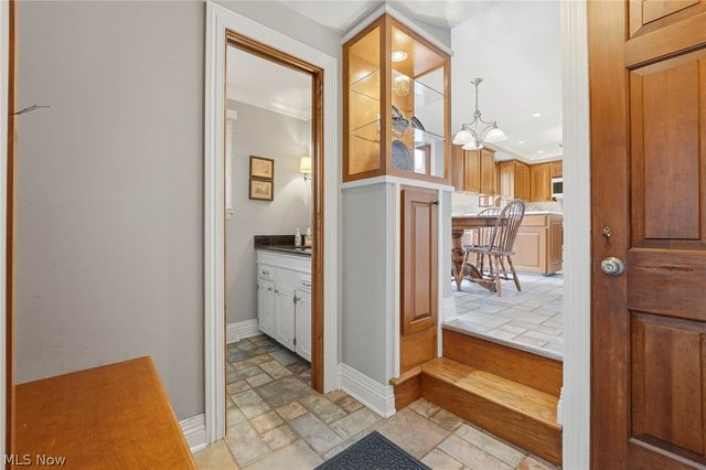 2033 Red Coach Road NW, North Canton, OH 44720