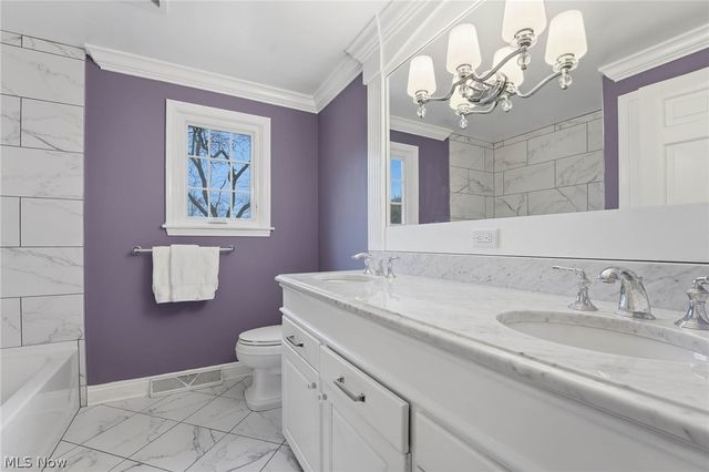 2033 Red Coach Road NW, North Canton, OH 44720