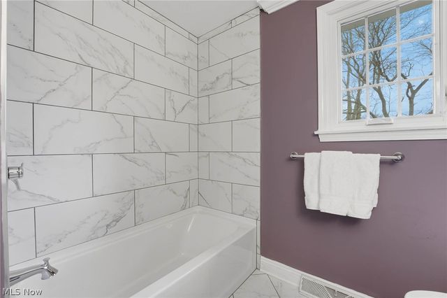 2033 Red Coach Road NW, North Canton, OH 44720