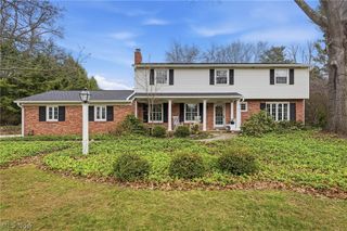 2033 Red Coach Road NW, North Canton, OH 44720