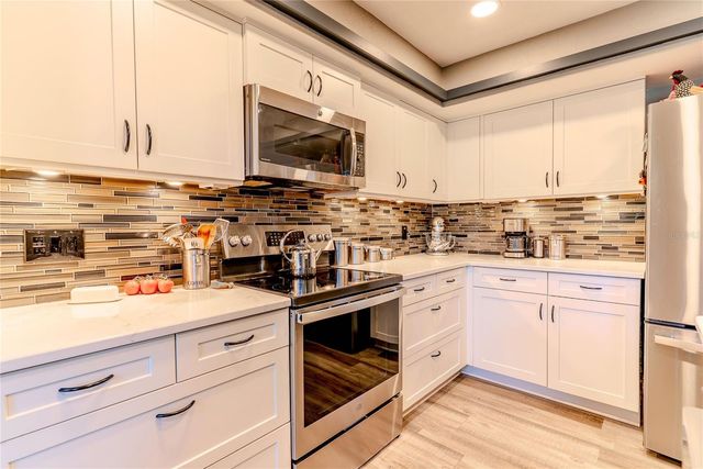 14 BAYWOOD DRIVE, Palm Harbor, FL 34683