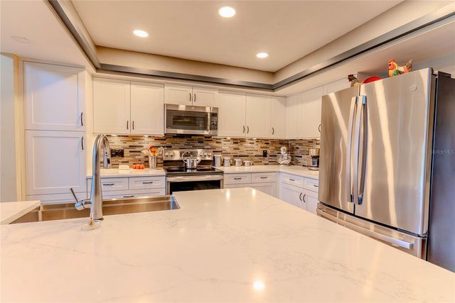14 BAYWOOD DRIVE, Palm Harbor, FL 34683