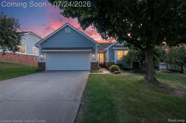41703 Kirkwood Drive, Novi, MI 48377