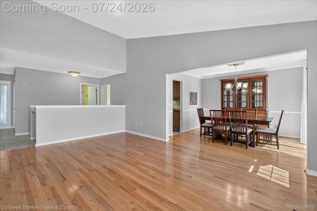 41703 Kirkwood Drive, Novi, MI 48377