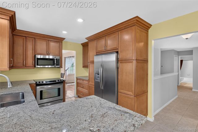 41703 Kirkwood Drive, Novi, MI 48377