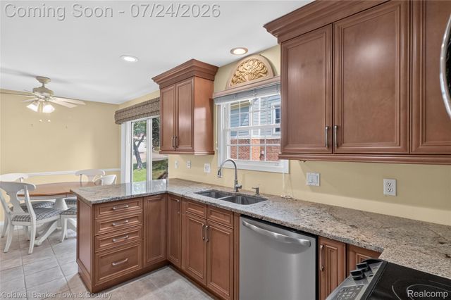 41703 Kirkwood Drive, Novi, MI 48377