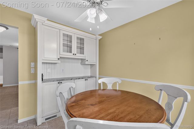 41703 Kirkwood Drive, Novi, MI 48377