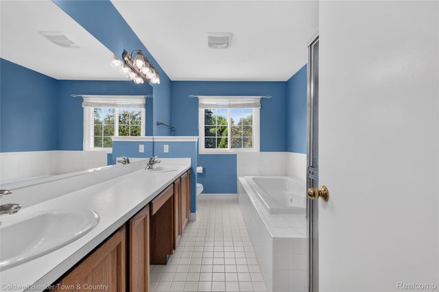 41703 Kirkwood Drive, Novi, MI 48377