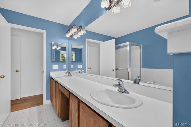 41703 Kirkwood Drive, Novi, MI 48377