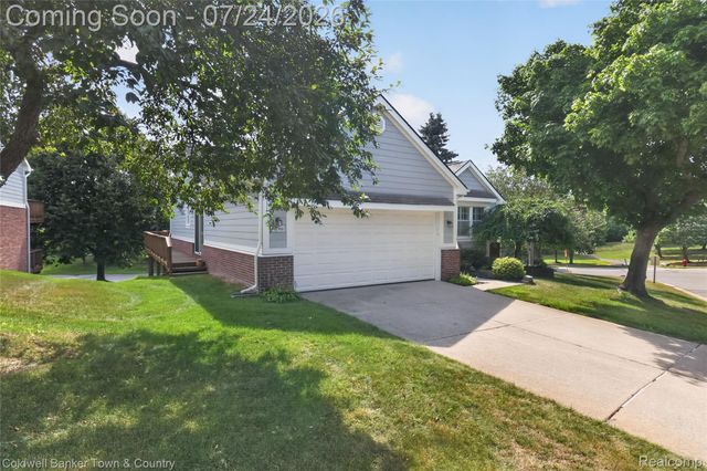 41703 Kirkwood Drive, Novi, MI 48377