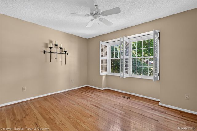 41703 Kirkwood Drive, Novi, MI 48377