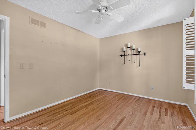 41703 Kirkwood Drive, Novi, MI 48377