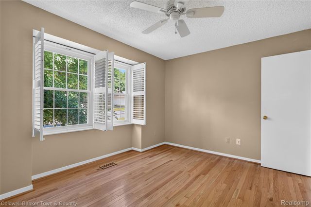 41703 Kirkwood Drive, Novi, MI 48377