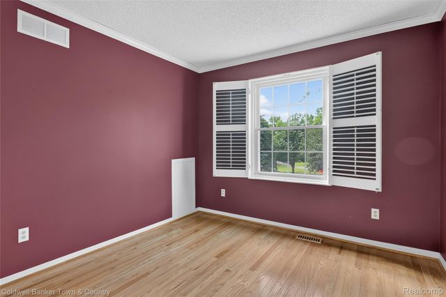 41703 Kirkwood Drive, Novi, MI 48377