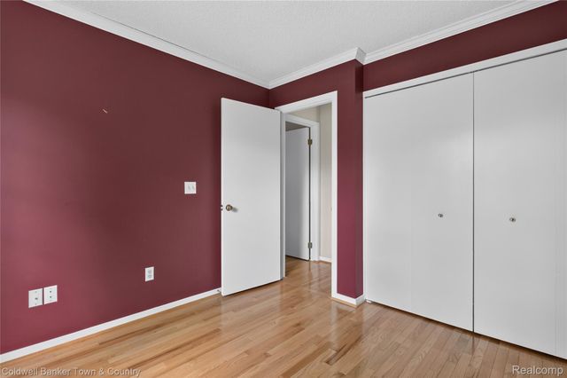 41703 Kirkwood Drive, Novi, MI 48377