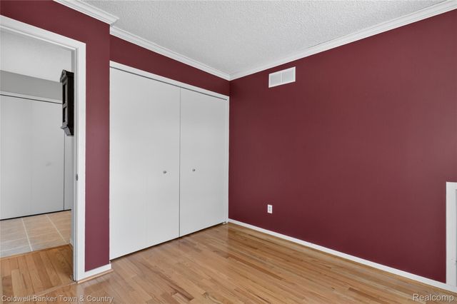 41703 Kirkwood Drive, Novi, MI 48377
