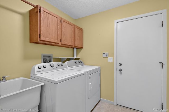 41703 Kirkwood Drive, Novi, MI 48377