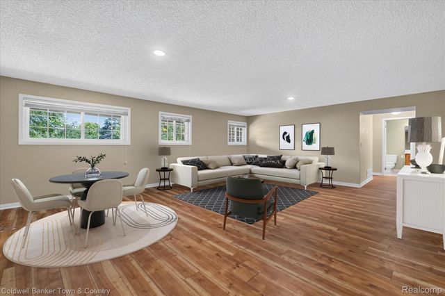 41703 Kirkwood Drive, Novi, MI 48377