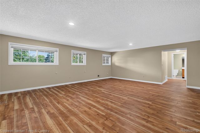41703 Kirkwood Drive, Novi, MI 48377