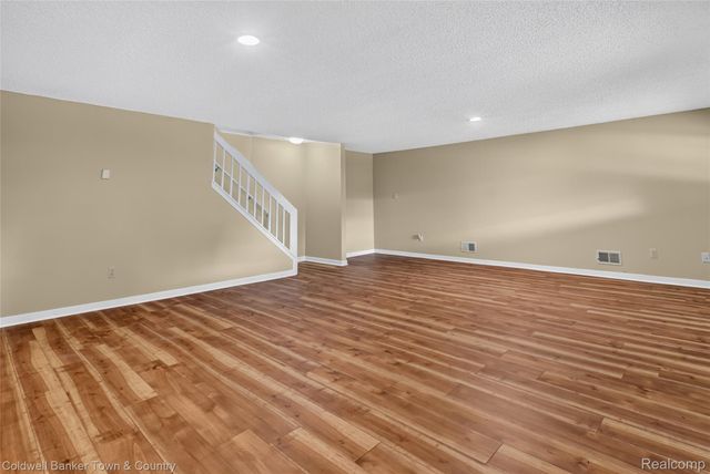 41703 Kirkwood Drive, Novi, MI 48377