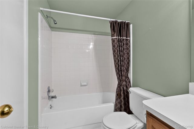 41703 Kirkwood Drive, Novi, MI 48377