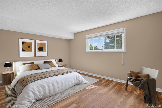 41703 Kirkwood Drive, Novi, MI 48377