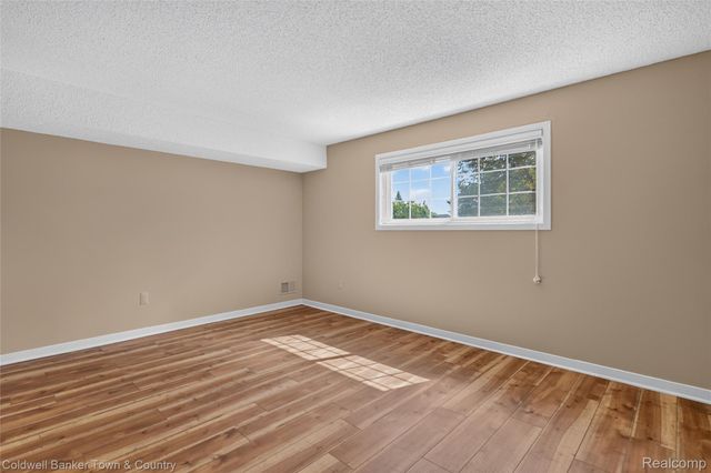 41703 Kirkwood Drive, Novi, MI 48377