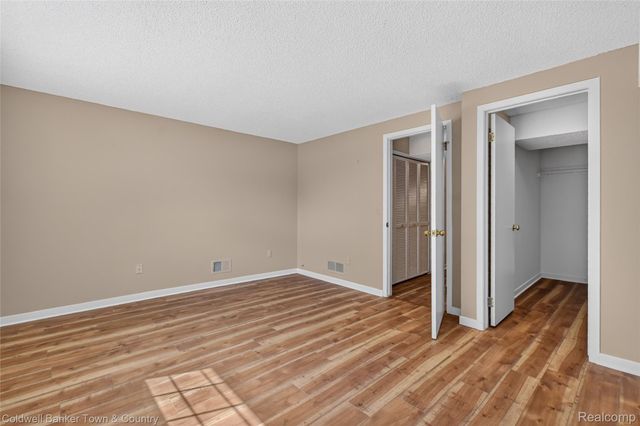 41703 Kirkwood Drive, Novi, MI 48377