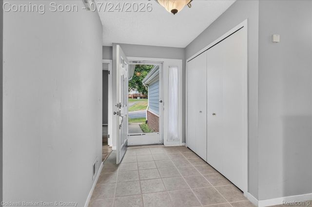 41703 Kirkwood Drive, Novi, MI 48377
