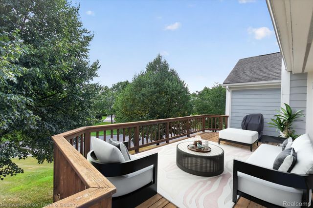41703 Kirkwood Drive, Novi, MI 48377