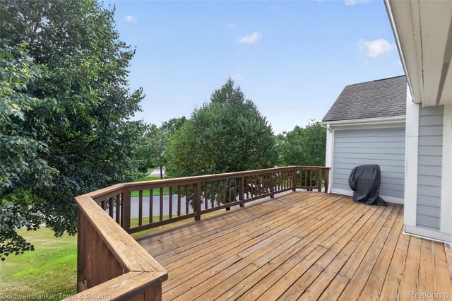 41703 Kirkwood Drive, Novi, MI 48377