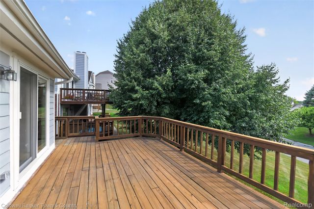 41703 Kirkwood Drive, Novi, MI 48377