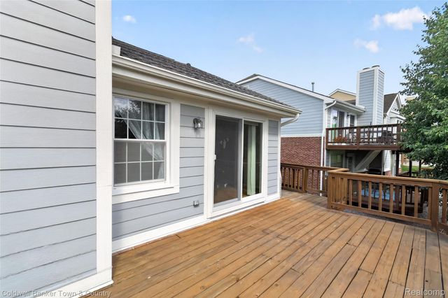 41703 Kirkwood Drive, Novi, MI 48377