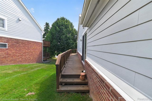 41703 Kirkwood Drive, Novi, MI 48377