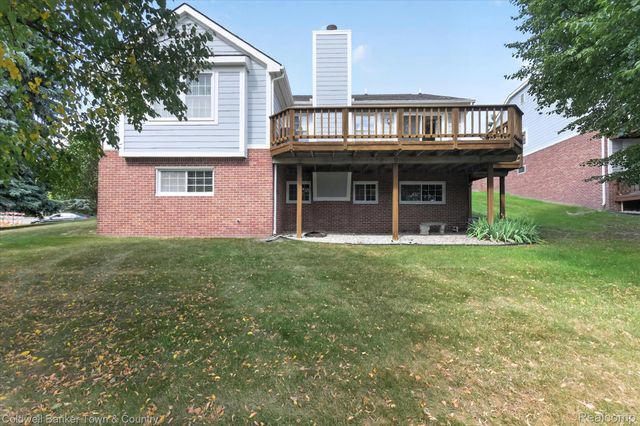 41703 Kirkwood Drive, Novi, MI 48377