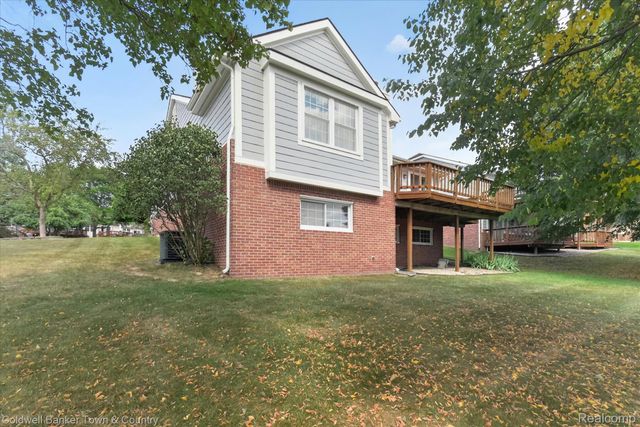 41703 Kirkwood Drive, Novi, MI 48377