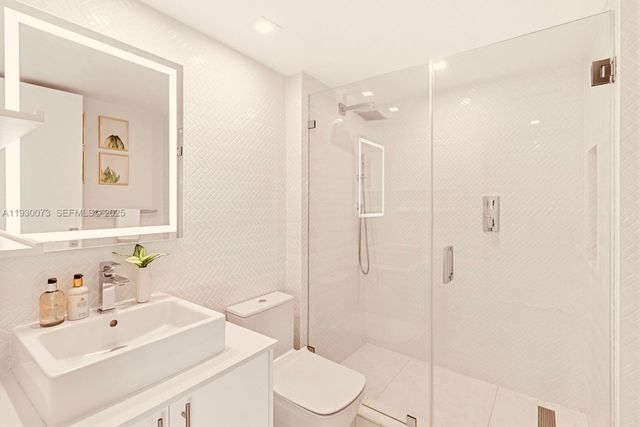 2127 Brickell Ave 1505, Miami, FL 33129