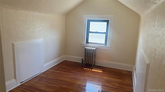 89-28 207th Street 3rd Floor, Queens Village, NY 11427