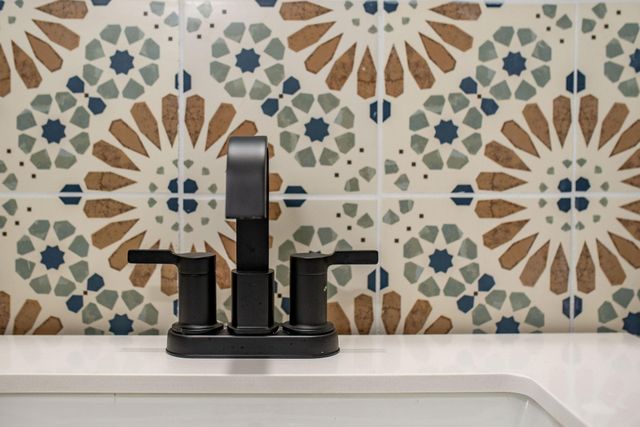 1105 W Saint Louis Avenue, Seadrift, TX 77983